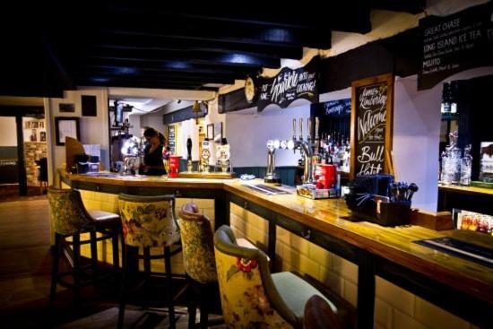 The Bull Hotel Downton エクステリア 写真
